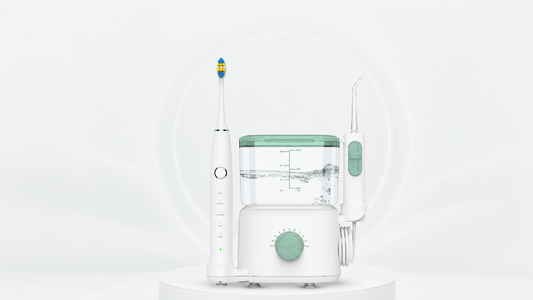 Water Flossing vs Traditional Flossing, What Dentists Actually Say